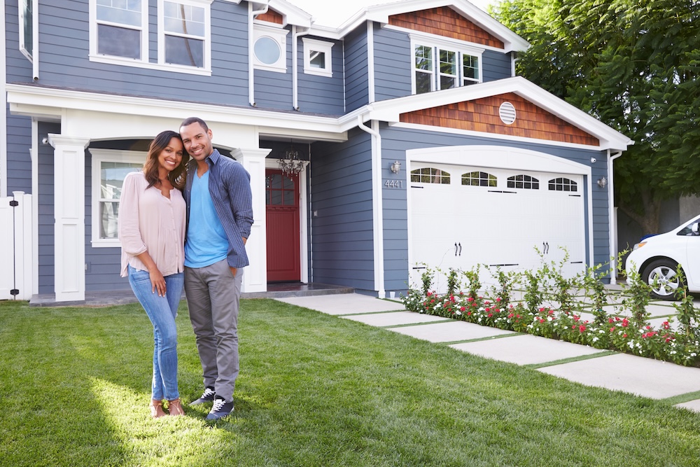 Couples and Homebuying: Should You Go Joint or Solo?