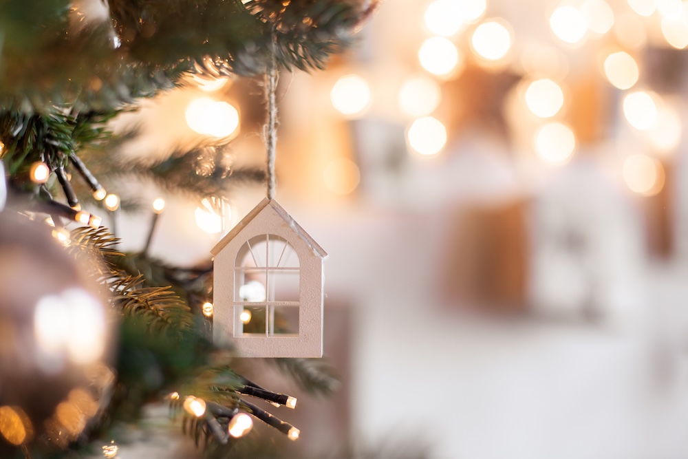 Buying or Selling a Home During the Holidays: Pros, Cons, and Smart Strategies