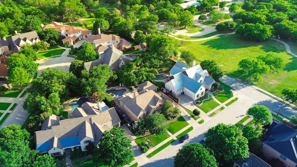 How Noise, Traffic, and Walkability Influence Home Prices